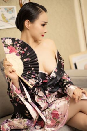 扒开美女狂揉下部_720高清完整版播放